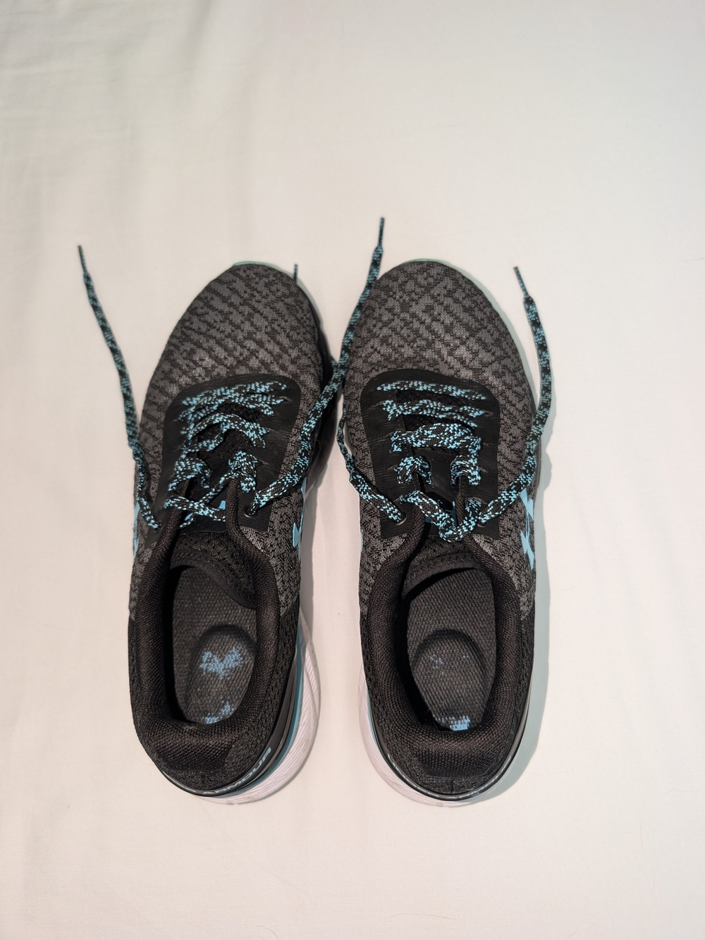 Under Armor Charged Woman's Running Shoes Used SZ 9.5